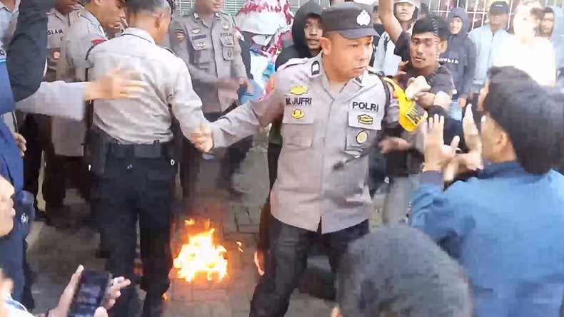 Demo Tolak Alih Fungsi Lahan Pertanian di Gowa Ricuh, Massa dan Polisi Nyaris Adu Jotos