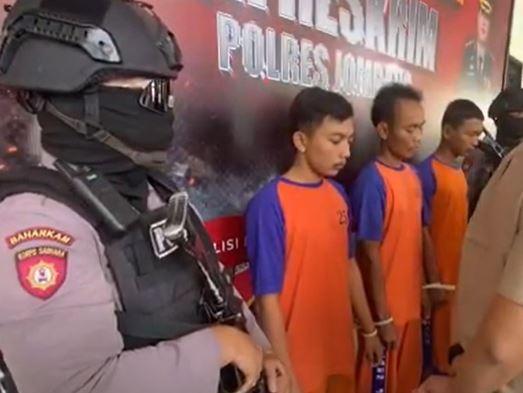 Gadis Pelayan Angkringan di Jombang Diperkosa 3 Pria, 1 di Antaranya Bos