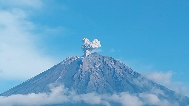 Gunung Semeru Hari Ini 6 Kali Muntahkan Abu Vulkanik