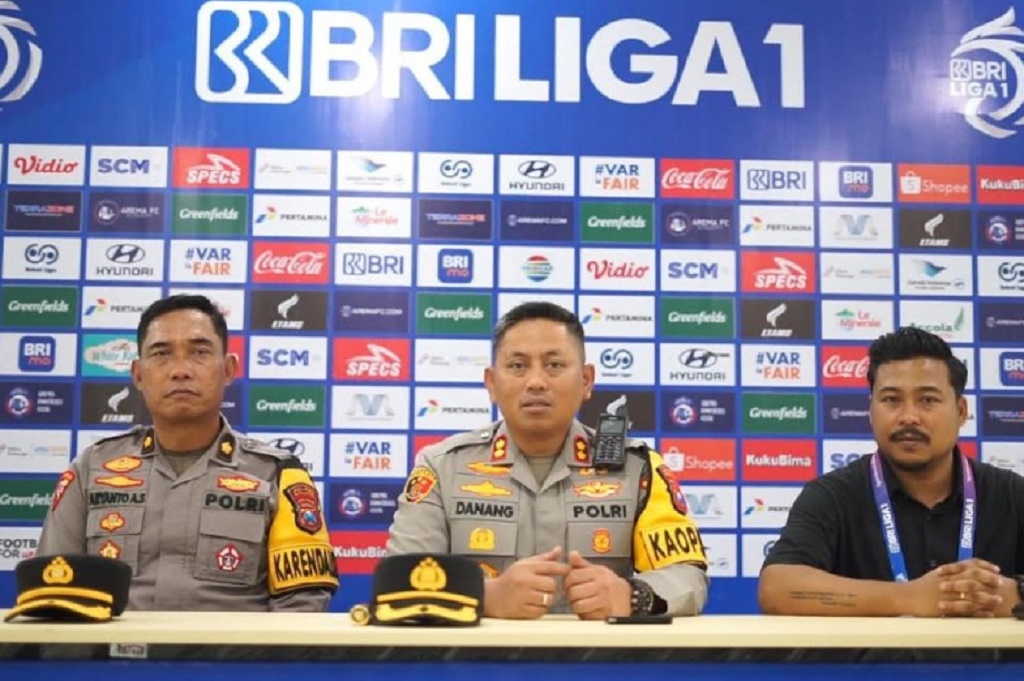 Polisi Periksa 4 Orang Buntut Pelemparan Batu ke Bus Persik di Stadion Kanjuruhan Malang