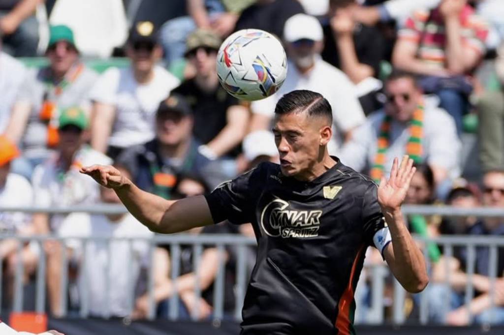 Venezia Cuci Gudang, Jay Idzes Masuk Daftar Jual