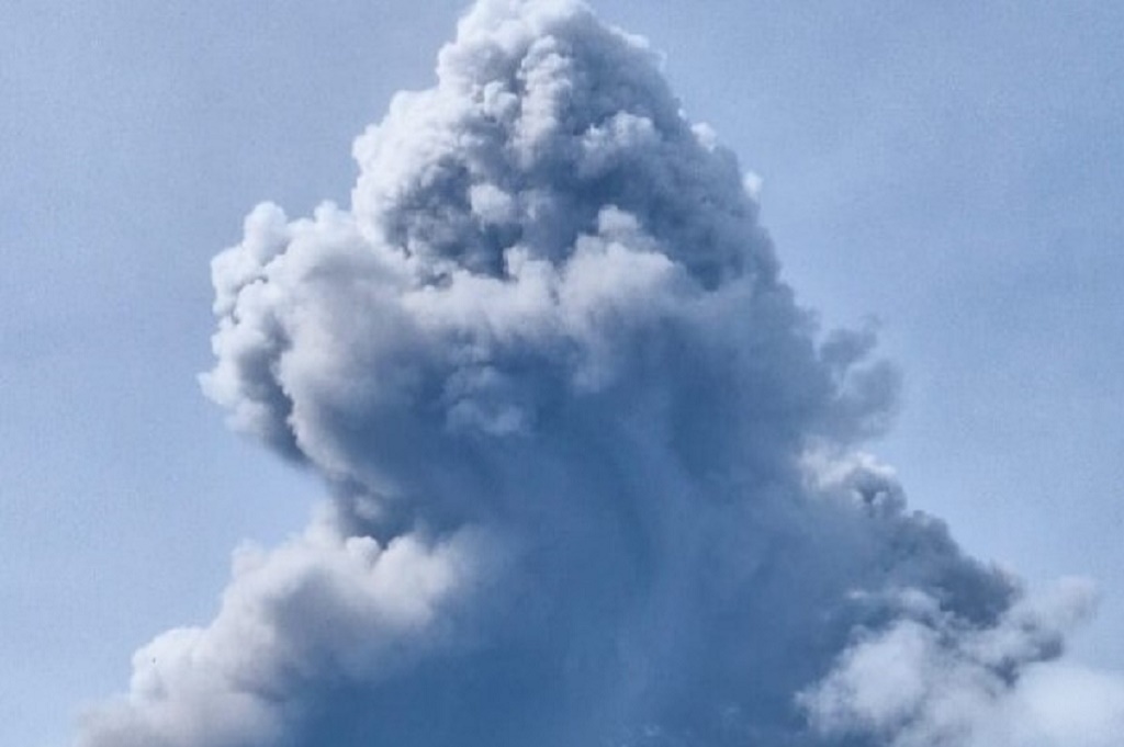 Gunung Marapi Meletus Dahsyat, Muntahkan Abu Vulkanis Setinggi 1,6 Km