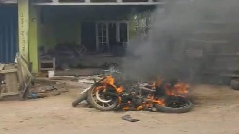 Kerusuhan di Lampung Tengah, 3 Bangunan dan 15 Kendaraan Dibakar-Dirusak Massa