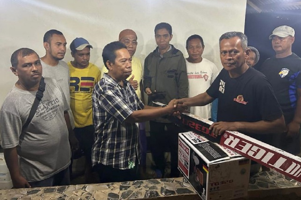 Peka Kebutuhan Warga Ambon, Legislator Partai Perindo Hamsudin Beri Bantuan Alat Potong Rumput