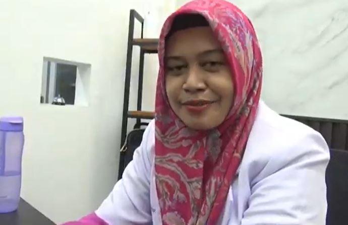 Bikin Haru, Begini Kisah Dokter Rafika Gratiskan Biaya Berobat Warga Miskin di Ponorogo