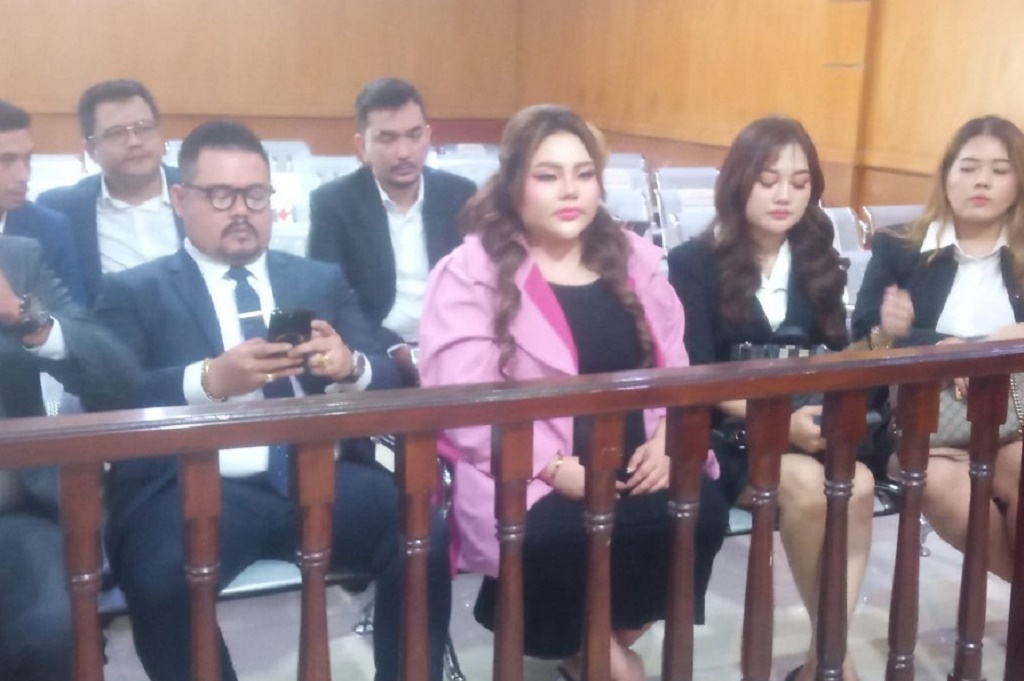 Ridwan Kamil Tak Hadir di Sidang Perdana, Lisa Mariana: Saya Kecewa