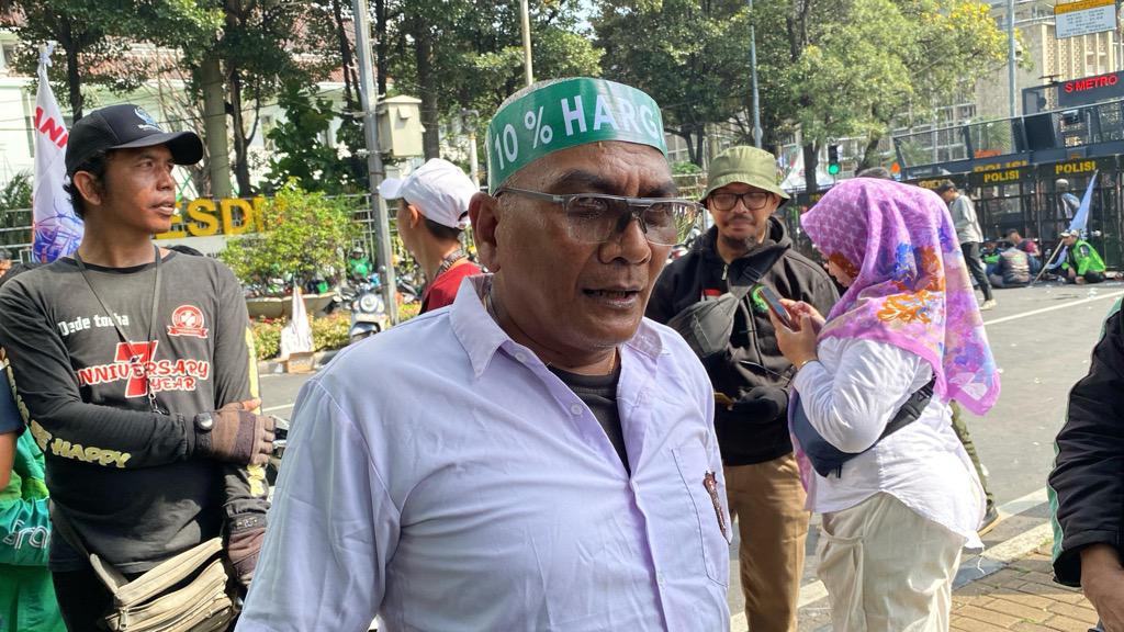 Cerita Adeng, Jauh-Jauh dari Cirebon demi Ikut Demo Ojol di Jakarta
