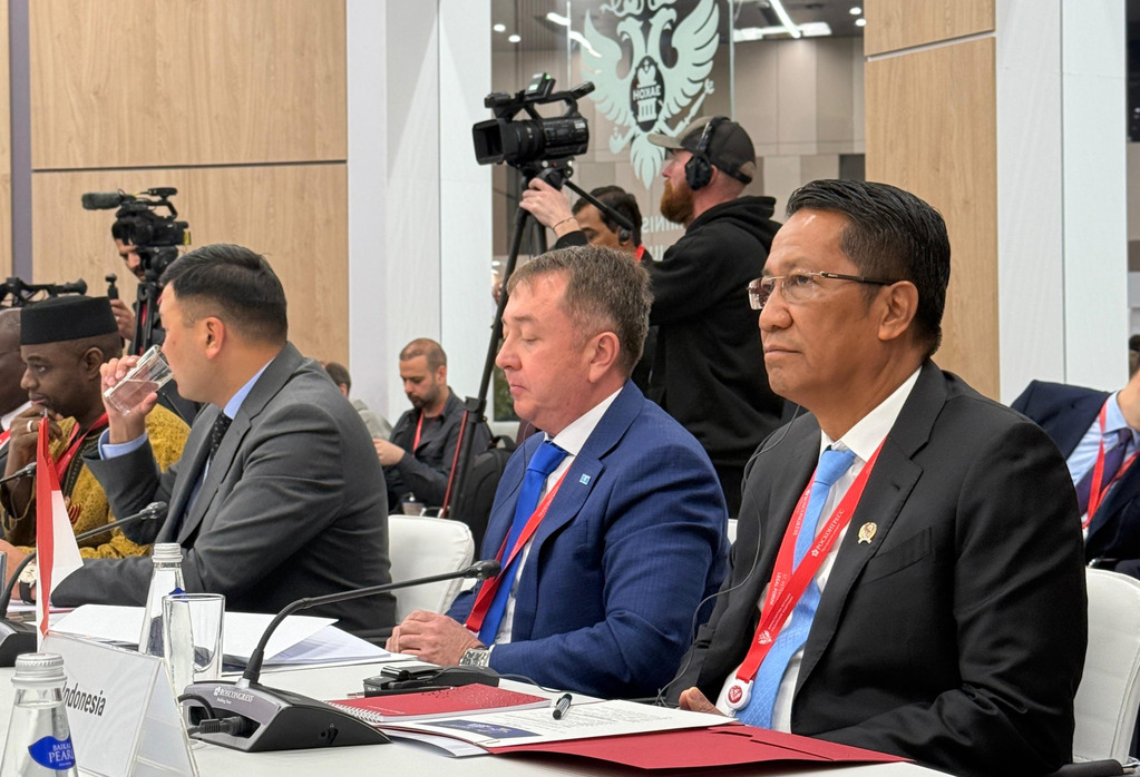 Menkum Supratman Perkenalkan Portal Layanan Hukum RI di ILF Rusia