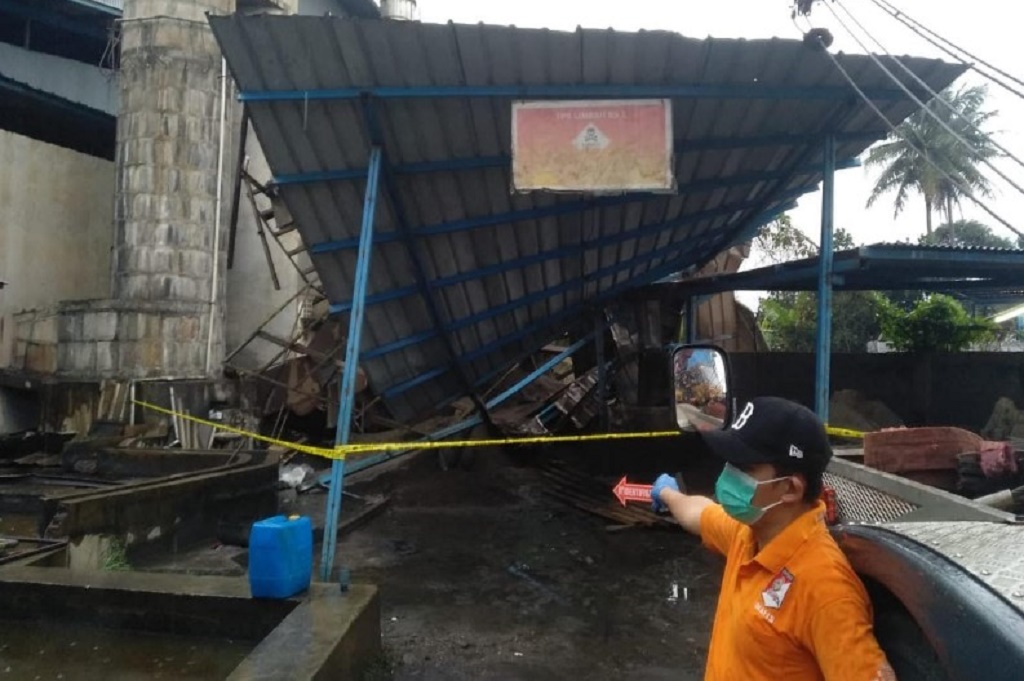 3 Pekerja Jatuh Tertimpa Bangunan Pabrik yang Roboh di Rancaekek, 1 Orang Tewas