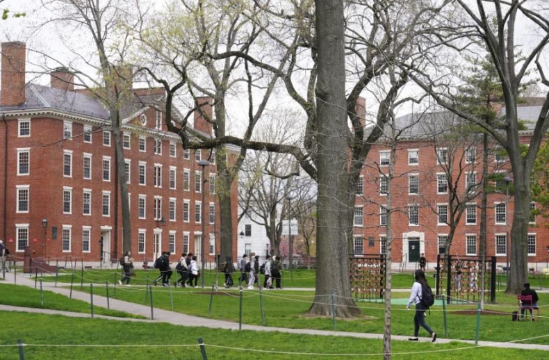 Trump Paksa Universitas Harvard Pangkas Mahasiswa Asing Jadi 15%