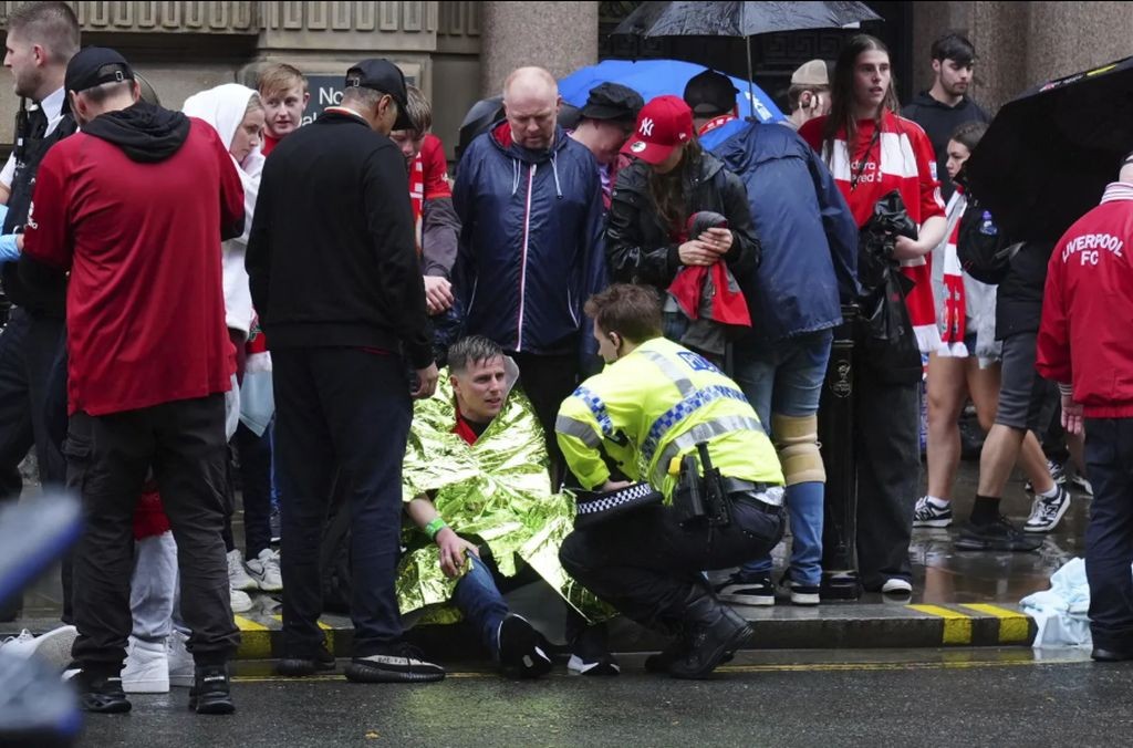 Mobil Seruduk Kerumunan Fans Liverpool Lukai Puluhan Orang, Bukan Serangan Teroris