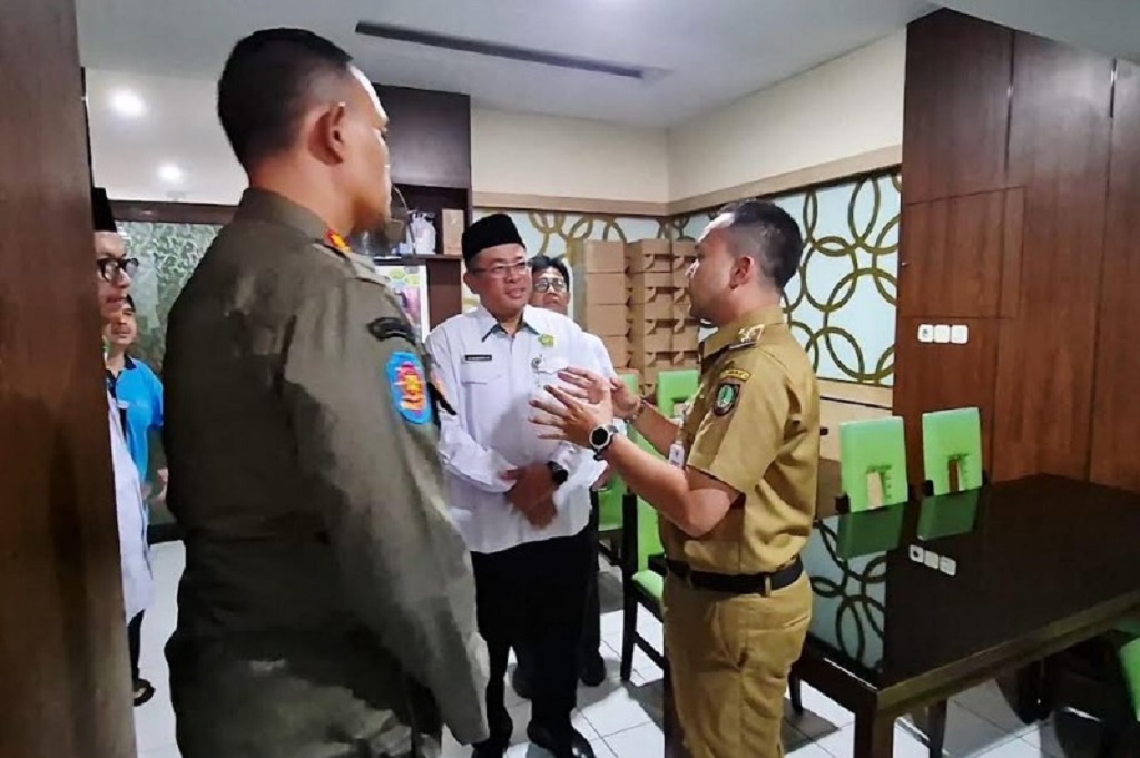 Tegas! Wali Kota Solo Tutup Warung Ayam Goreng Widuran gegara Polemik Nonhalal 