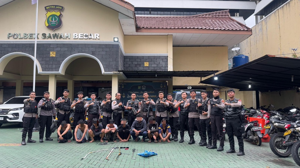 Polisi Tangkap 8 Remaja Diduga Hendak Tawuran di Mangga Dua, Sejumlah Sajam Disita