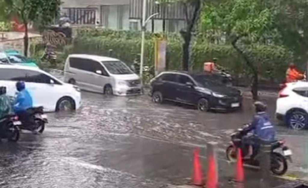 Kawasan Kemang Jaksel Tergenang Air usai Diguyur Hujan Deras