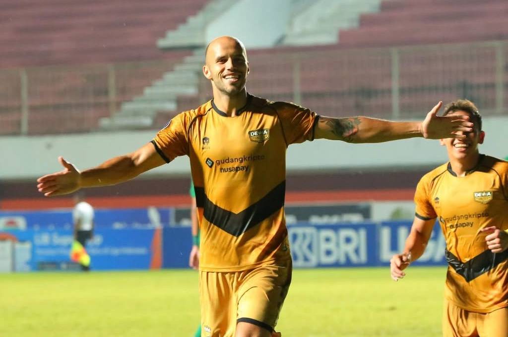 Persebaya Bajak Bintang Dewa United dan PSIS Semarang, Perkuat Lini Belakang dan Serang