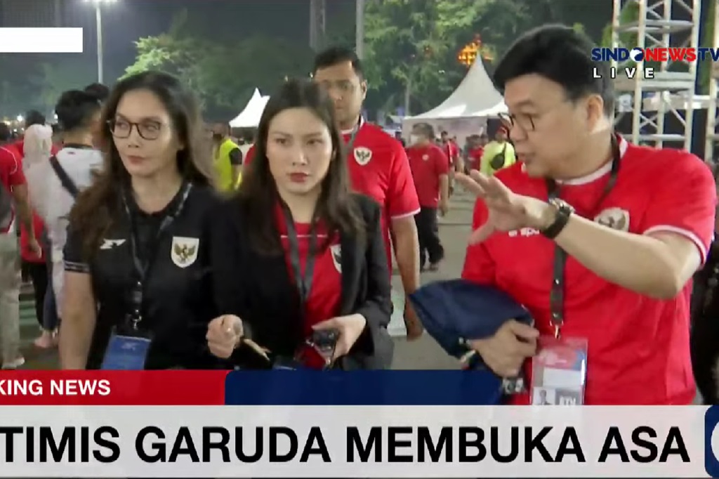 CEO iNews Media Group Angela Tanoesoedibjo Nonton Langsung Indonesia Vs China di SUGBK