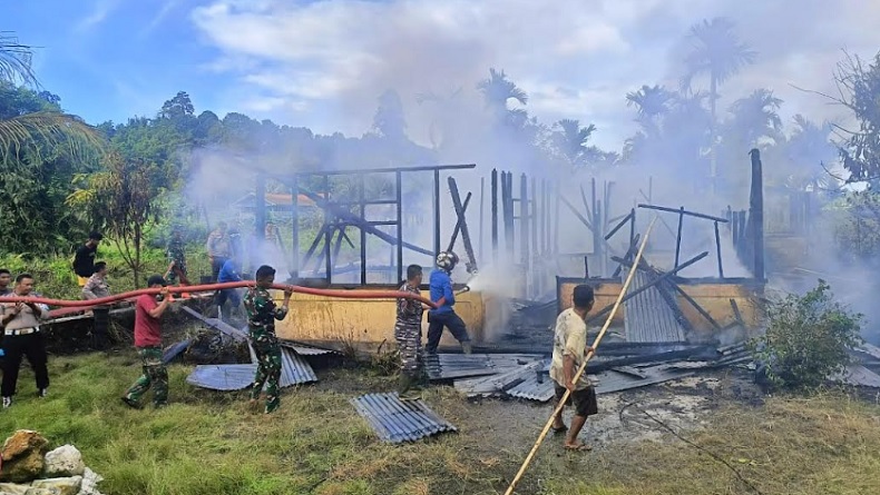 Rumah Anggota DPRD Mentawai Hangus Terbakar