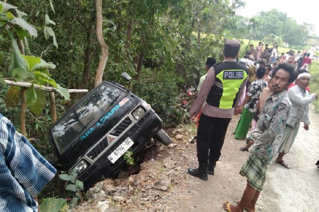 Kecelakaan Mobil Pikap Terperosok ke Jembatan di Sampang, 1 Orang Tewas 2 Luka