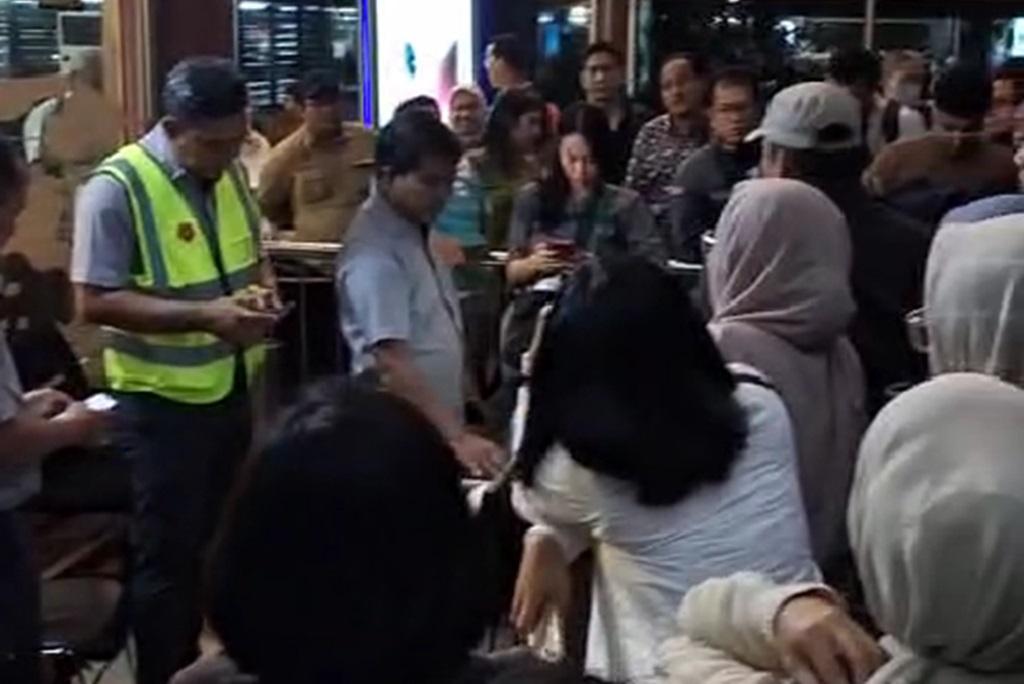 Calon Penumpang Super Air Jet di Bandara Soetta Ngamuk, Delay Berjam-jam