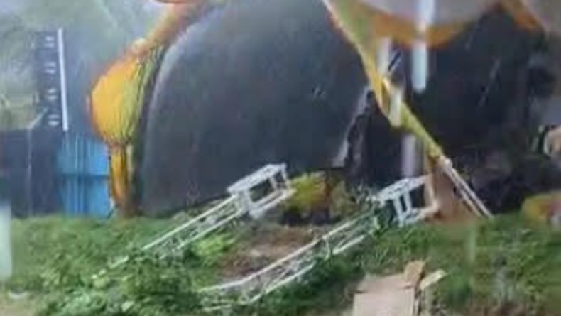 Viral Tenda Pelaminan Roboh Diterjang Angin Kencang di Sampang, Pengantin dan Tamu Panik