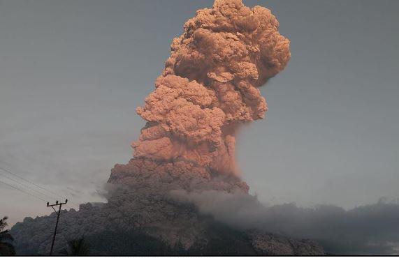 Gunung Lewotobi Laki-laki Naik Status jadi Awas usai Meletus Dahsyat Hari Ini