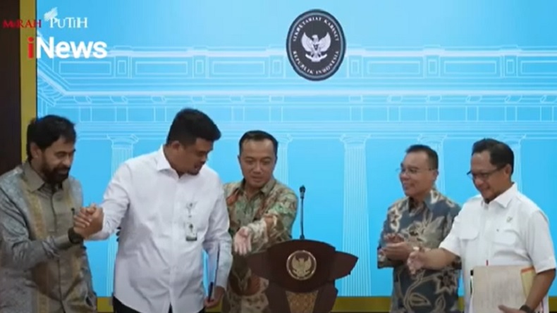 Begini Reaksi Mensesneg Prasetyo saat Melihat Muzakir dan Bobby Bersalaman
