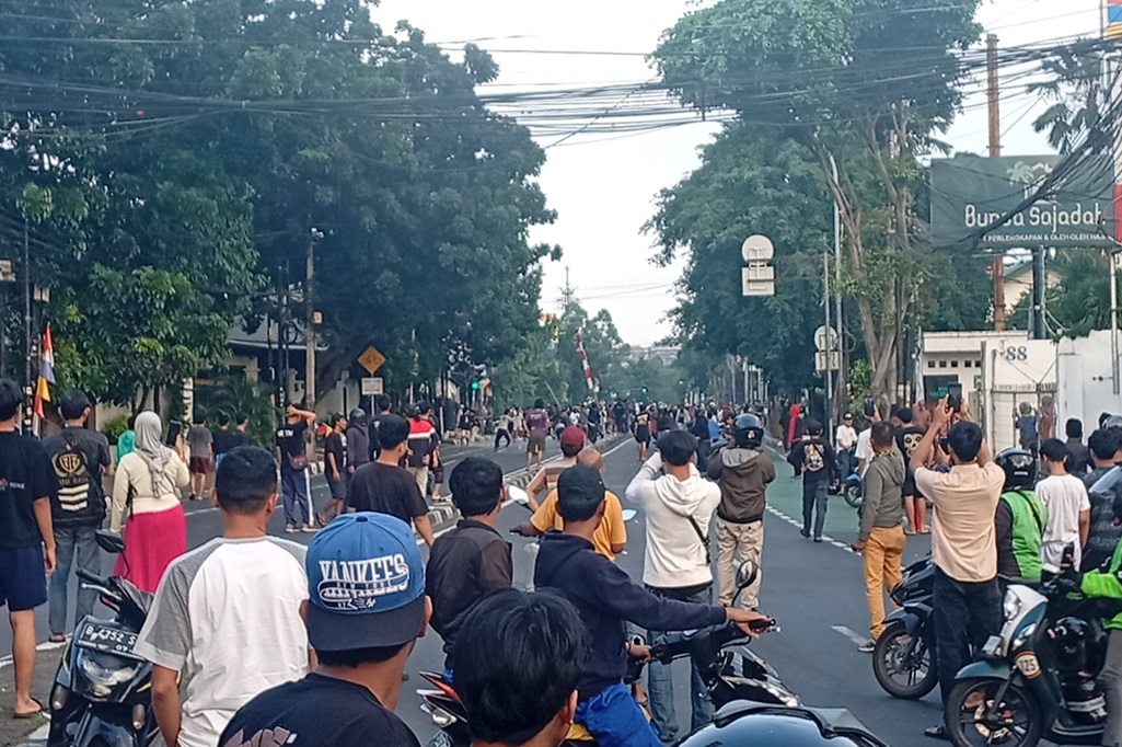 Tawuran Pecah di Saharjo Jaksel, Remaja Saling Serang Pakai Sajam