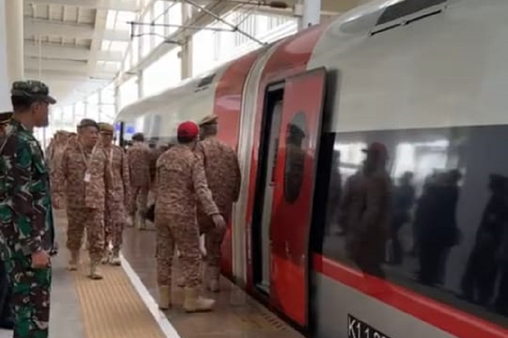 Retreat Jilid II, Puluhan Kepala Daerah Naik Kereta Cepat Whoosh