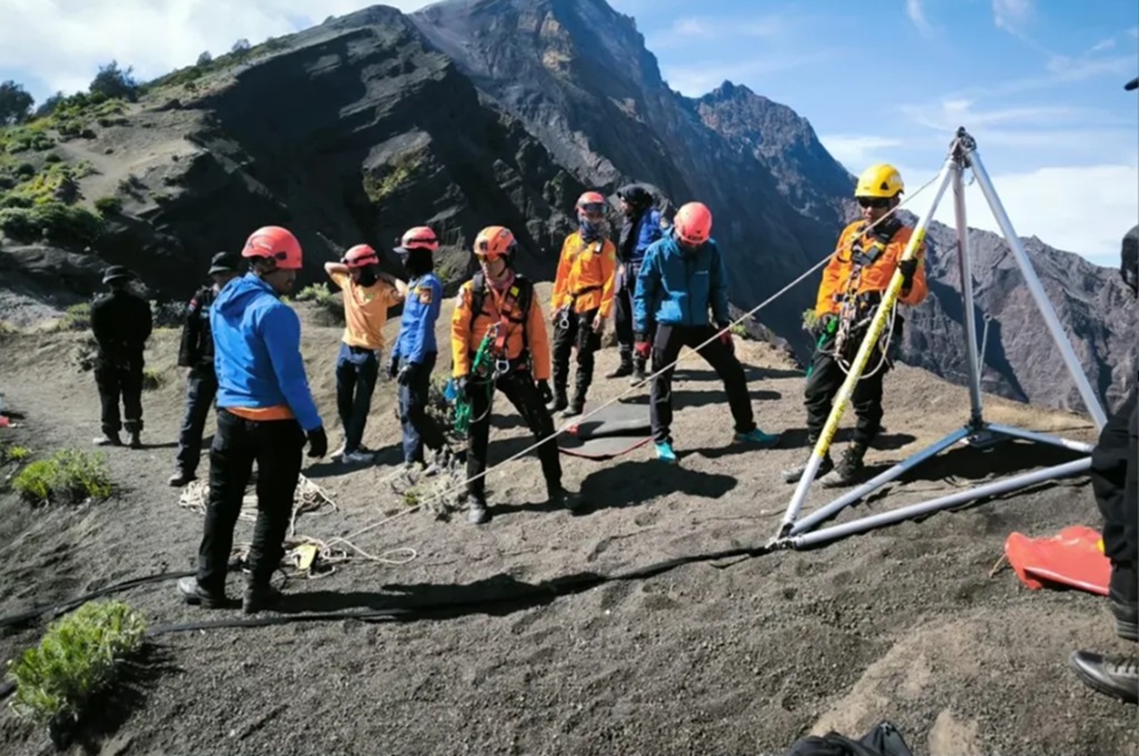 Basarnas Pastikan Juliana Pendaki Brasil Jatuh di Gunung Rinjani Meninggal