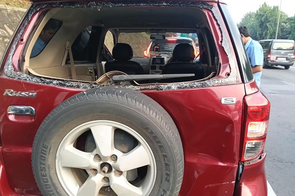 3 Mobil Kecelakaan Beruntun di Tol JORR Arah Jatiwarna Bekasi