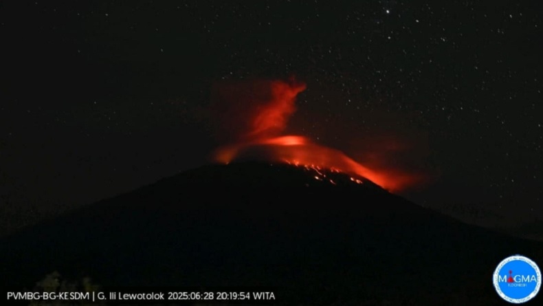 Gunung Ile Lewotolok Kembali Erupsi Disertai Dentuman Keras