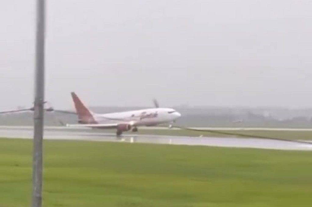 Viral Pesawat Batik Air Nyaris Tergelincir di Soetta, Sayap Hampir Sentuh Landasan