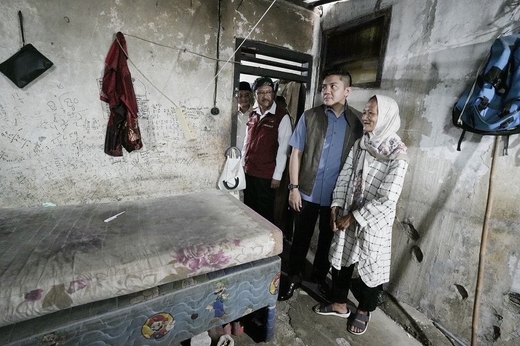 Momen Seskab Teddy Datangi Rumah Calon Siswa Sekolah Rakyat di Jaktim