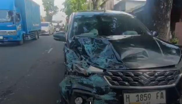 Kecelakaan Angkot Tabrak Suzuki Ertiga di Salatiga, Sopir Patah Tulang