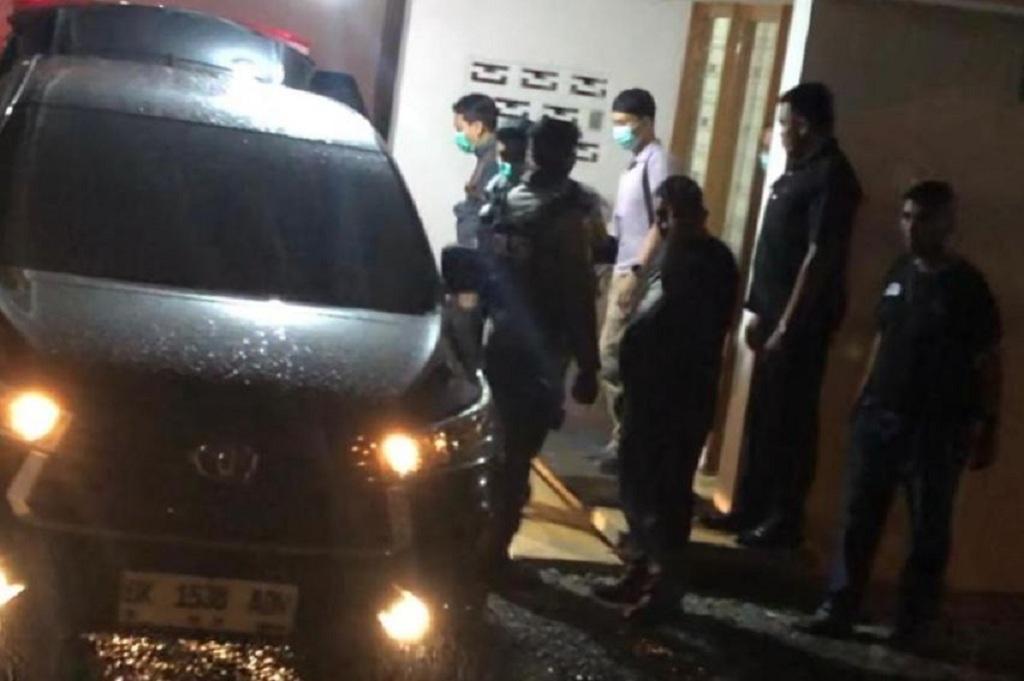 KPK Bawa Sekoper Dokumen usai Geledah Rumah Dinas Topan Ginting