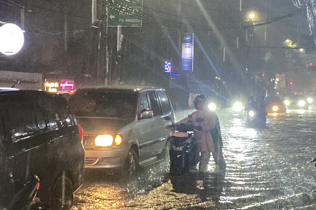 Hujan Deras, Kemang Jaksel Dikepung Banjir