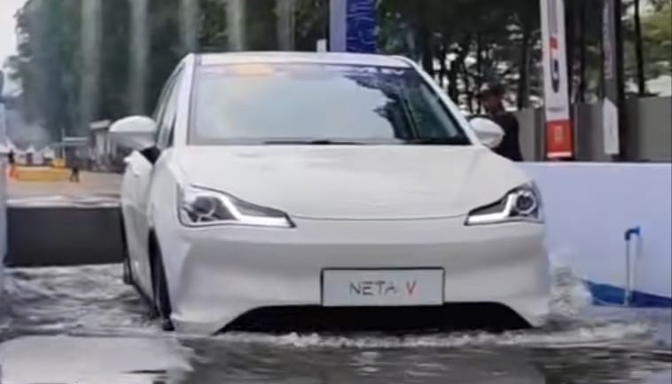 Mobil Listrik Terendam Banjir Jangan Panik, Begini Cara Mengatasinya agar Tak Korsleting