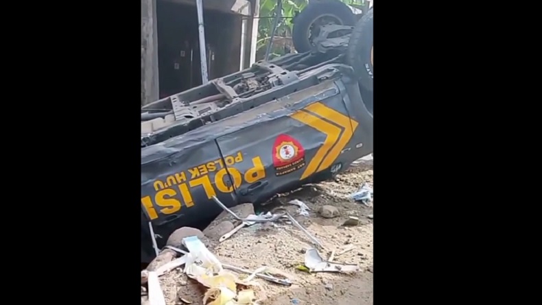 Mobil Patroli Polisi Tabrak Sejumlah Kendaraan di Dompu, 6 Orang Dilarikan ke RS