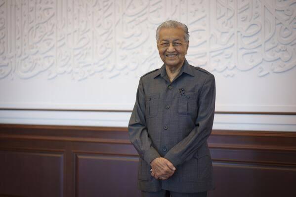 Mahathir Mohamad Ulang Tahun ke-100 Hari Ini 