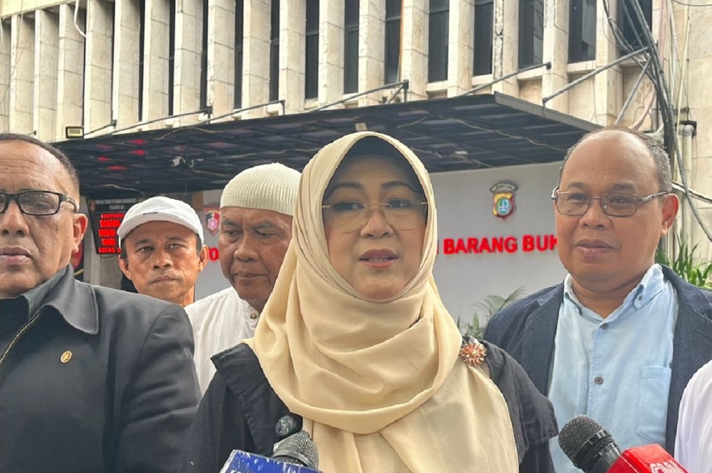 Dokter Tifa Datangi Polda Metro, Ngotot Berhak Lihat Ijazah Jokowi