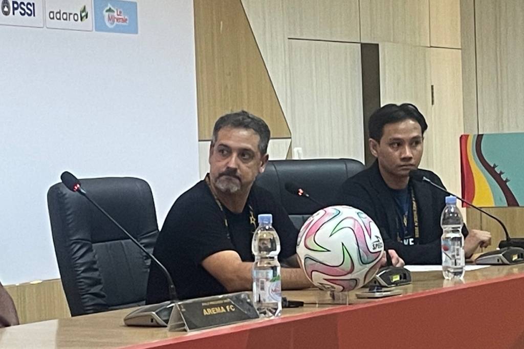 Komentar Mengejutkan Pelatih Arema FC soal Regulasi 11 Pemain Asing
