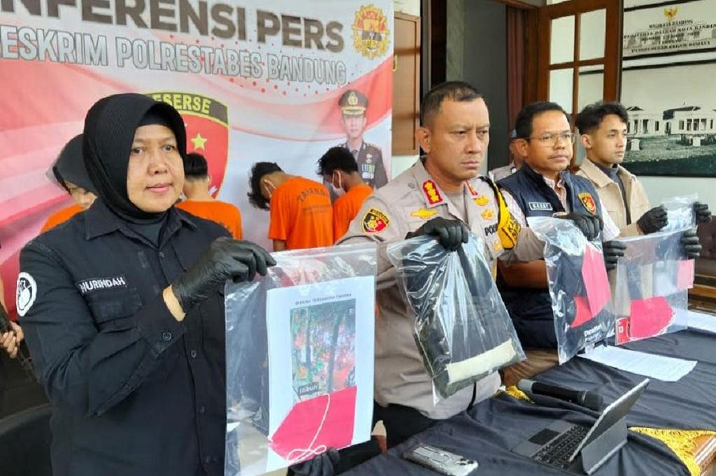 Viral! 4 Pendekar PSHT asal Jatim Keroyok Warga di Depan Kampus Itenas Bandung
