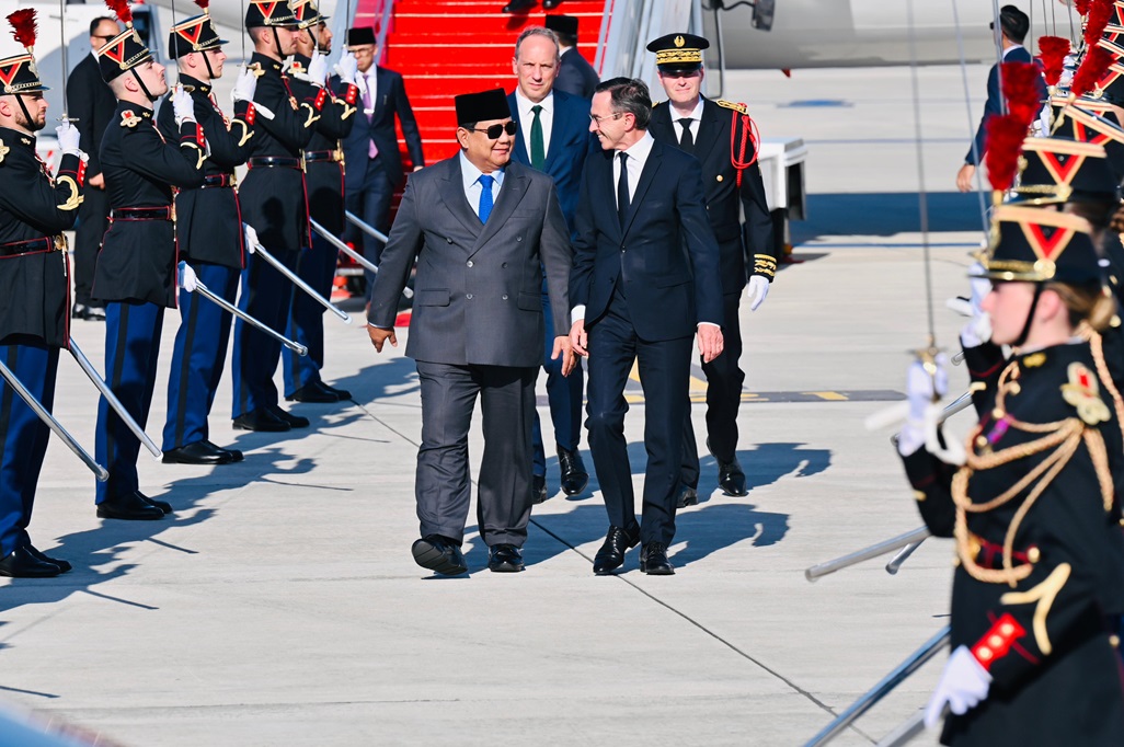 Prabowo Tiba di Paris, Penuhi Undangan Presiden Prancis Hadiri Bastille Day