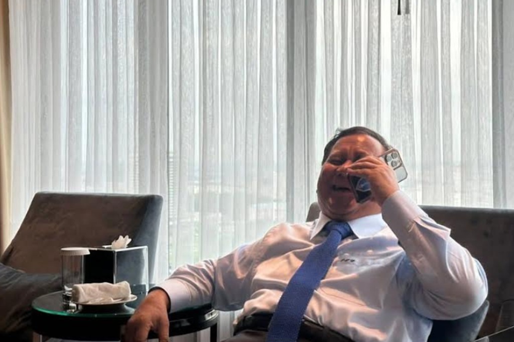 Teleponan dengan Trump, Prabowo Ungkap Ada Titipan Salam