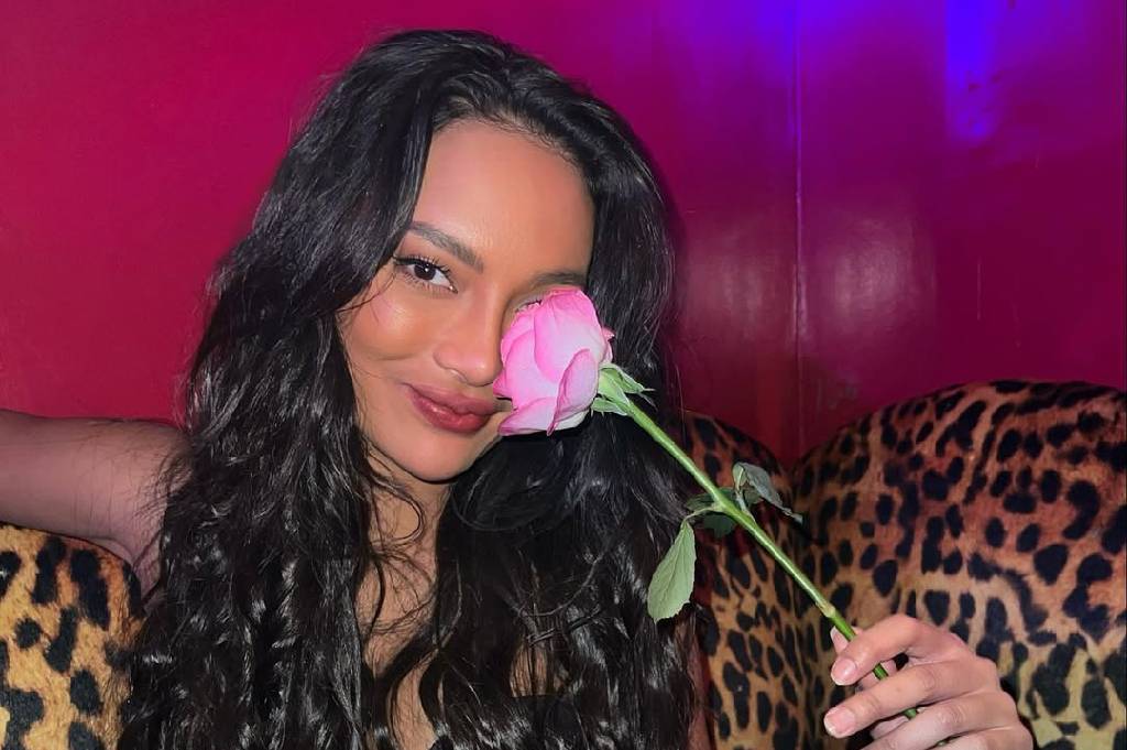 Tangis Erika Carlina Pecah Merasa Sering Menentang Tuhan: Maafkan