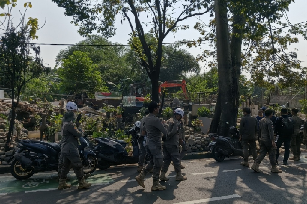 Rawan Ledakan, Satpol PP Depok Bongkar Bangunan Liar di Jalur Pipa Gas Juanda