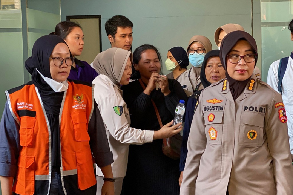 Tangis Keluarga Pecah saat Terima 4 Jenazah Korban Kebakaran Tebet