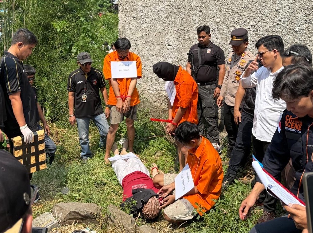 Trio Pembunuh Wanita Terborgol di Cisauk Peragakan 75 Adegan saat Rekonstruksi