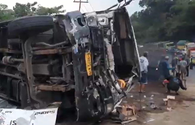 Kecelakaan 2 Truk Terguling di Gentong Tasikmalaya, Arus Lalin Macet Parah
