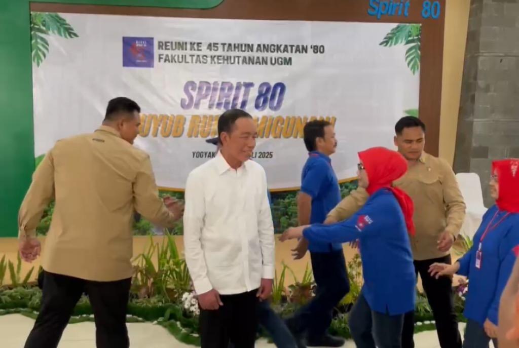 Jokowi Hadiri Reuni UGM meski Belum Fit: Kalau Nggak Datang Tambah Dikira Palsunya
